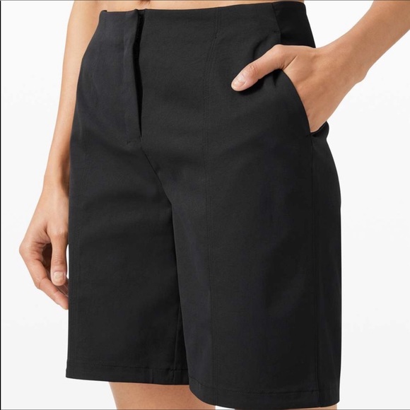 LULULEMON BLACK IN POWER SIDE POCKETS MR SHORTS - Picture 5 of 9